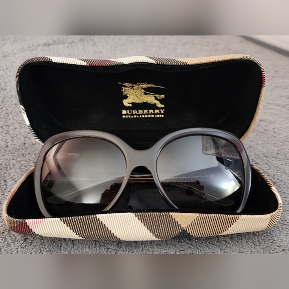 Burberry Oversized Sunglasses in Oxblood/Check - Picture 2 of 8